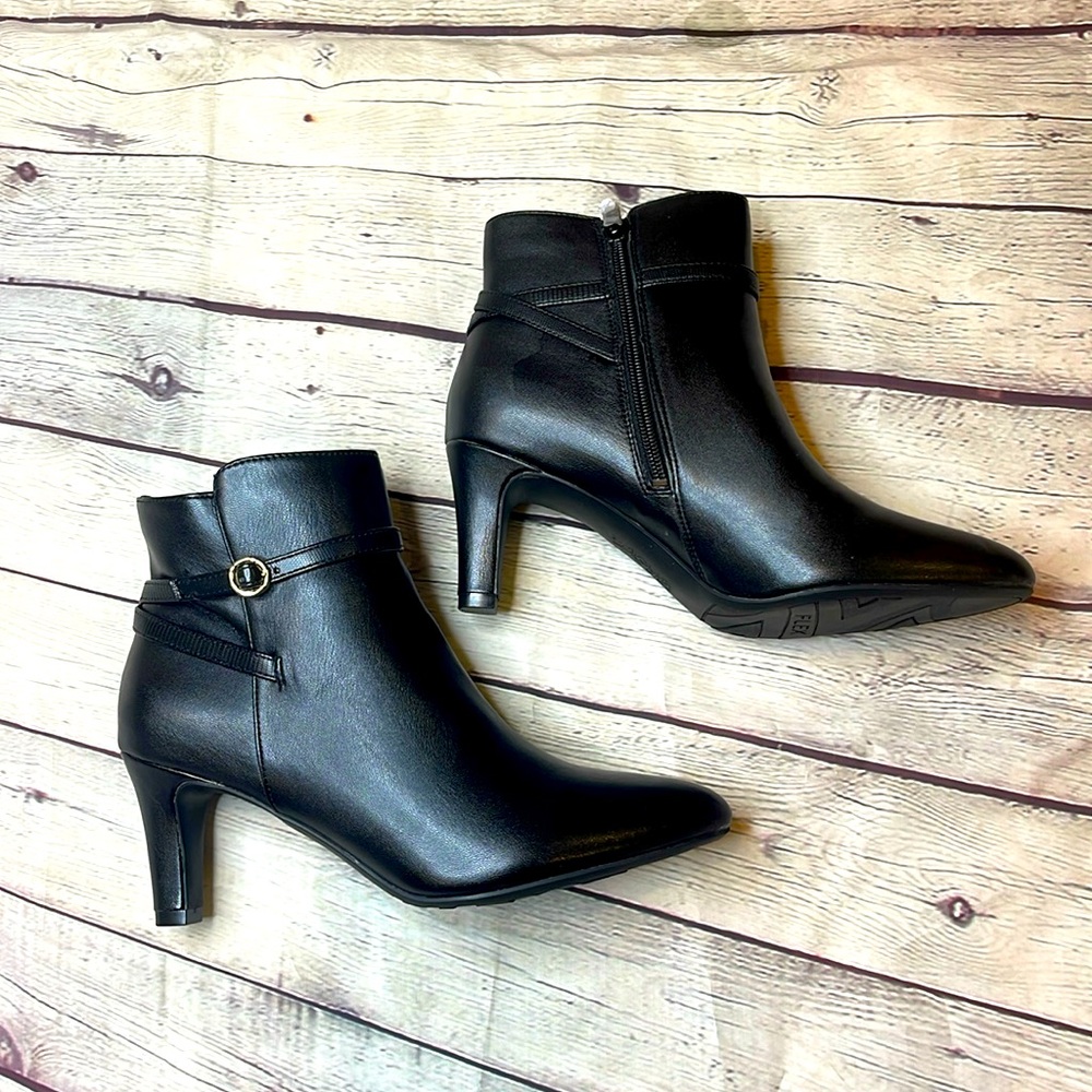 NWB LIFESTRIDE Guild Black Ankle Boots